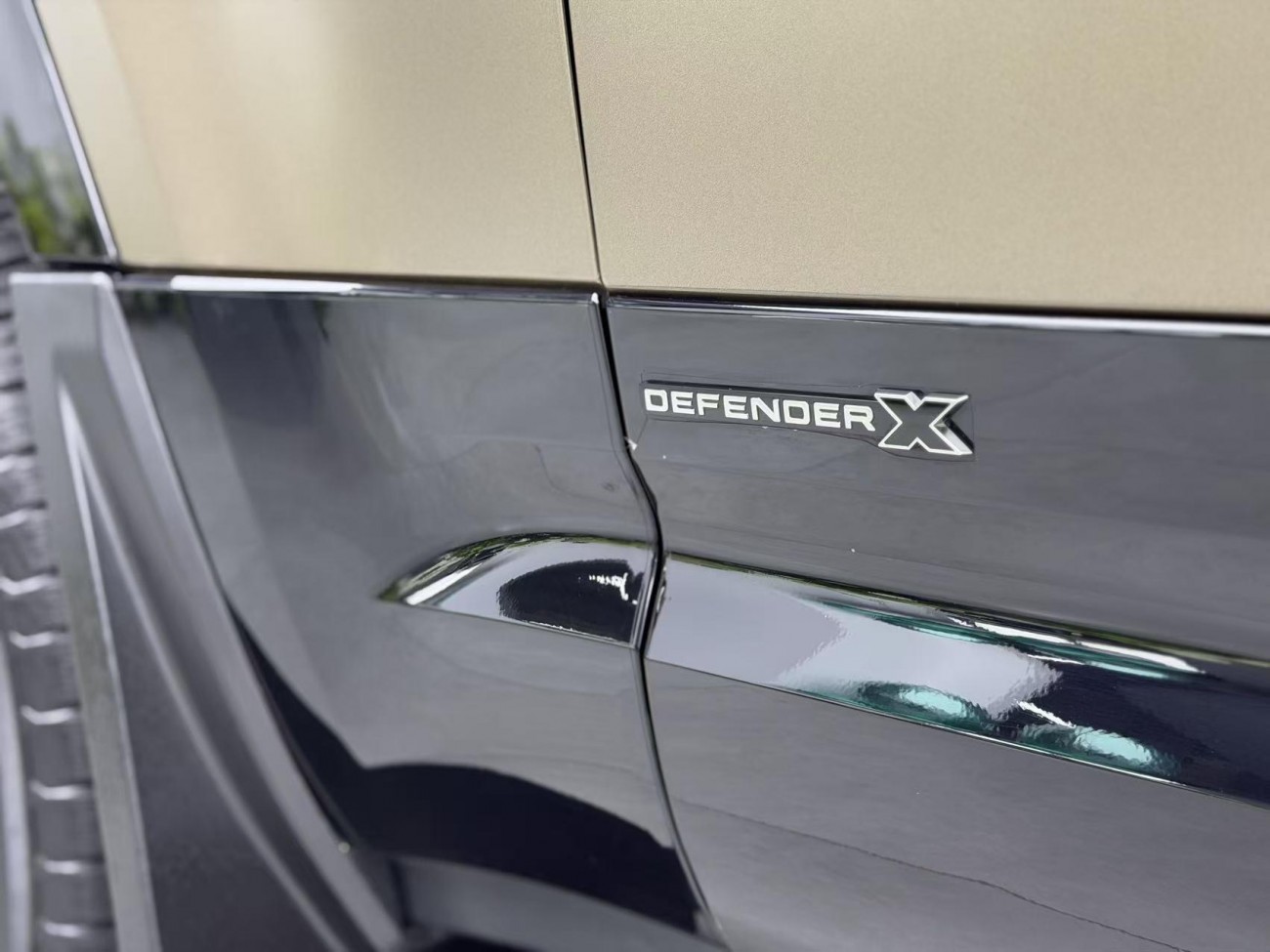 Land Rover Defender 2023