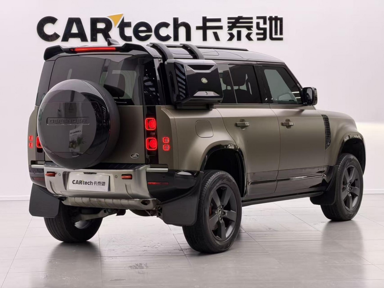 Land Rover Defender 2023