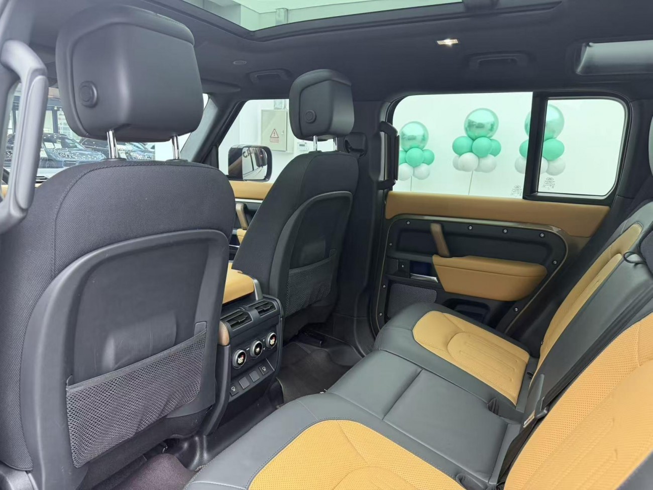 Land Rover Defender 2023