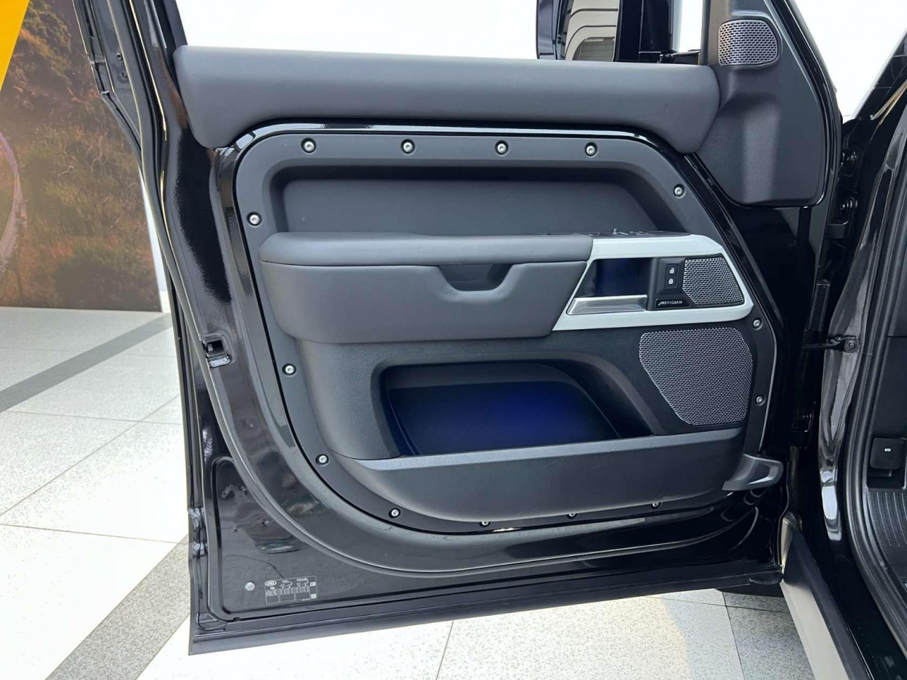 Land Rover Defender 2024