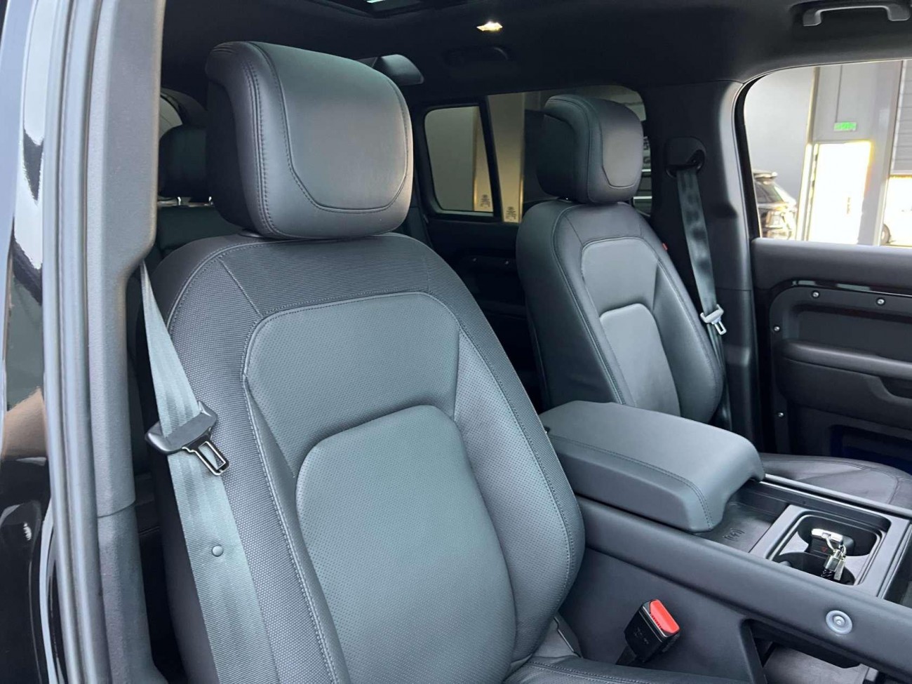 Land Rover Defender 2024