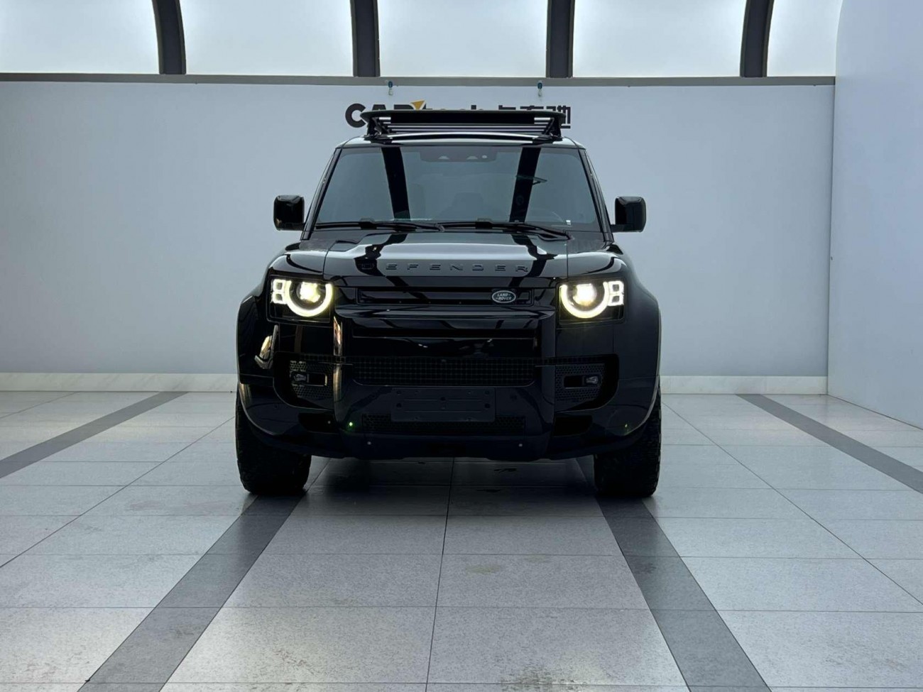Land Rover Defender 2024