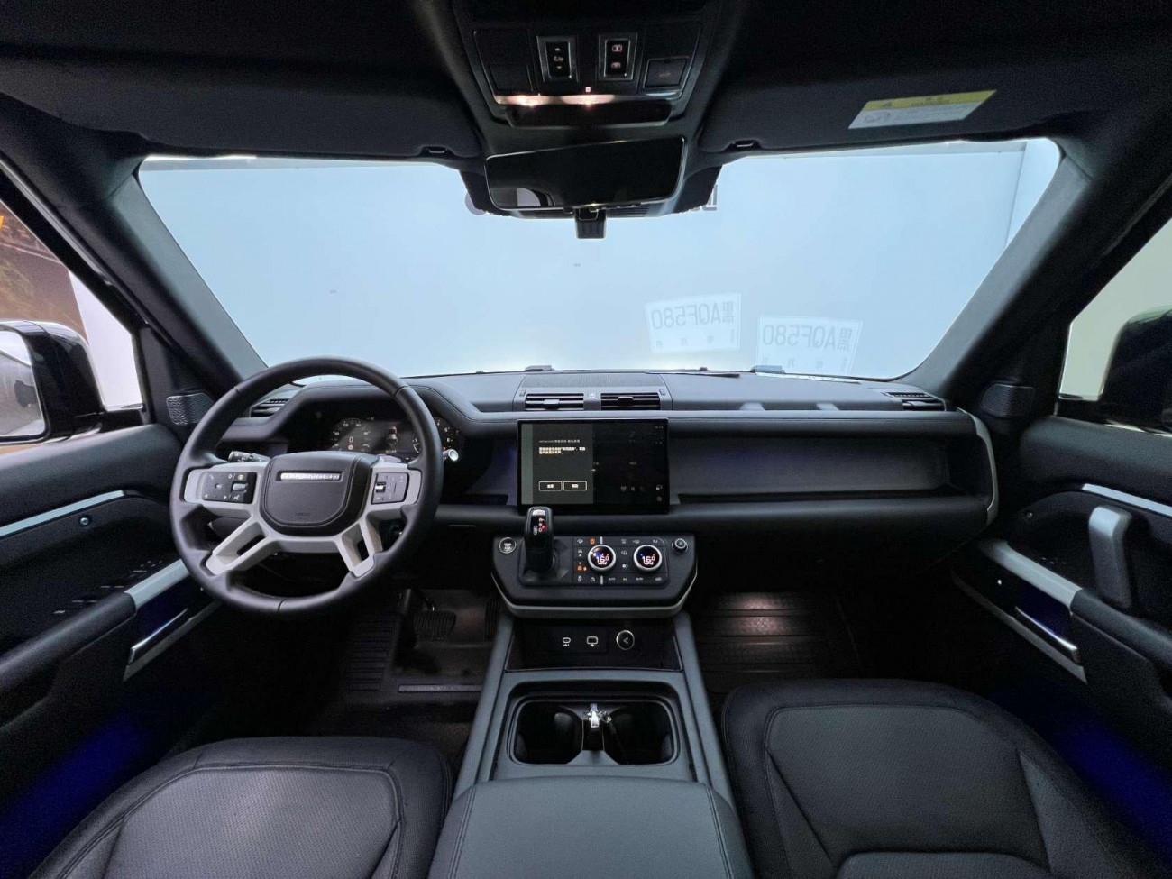 Land Rover Defender 2024