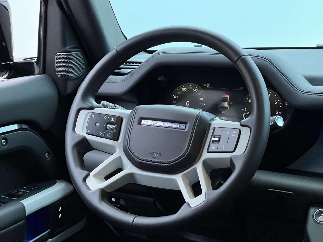 Land Rover Defender 2024