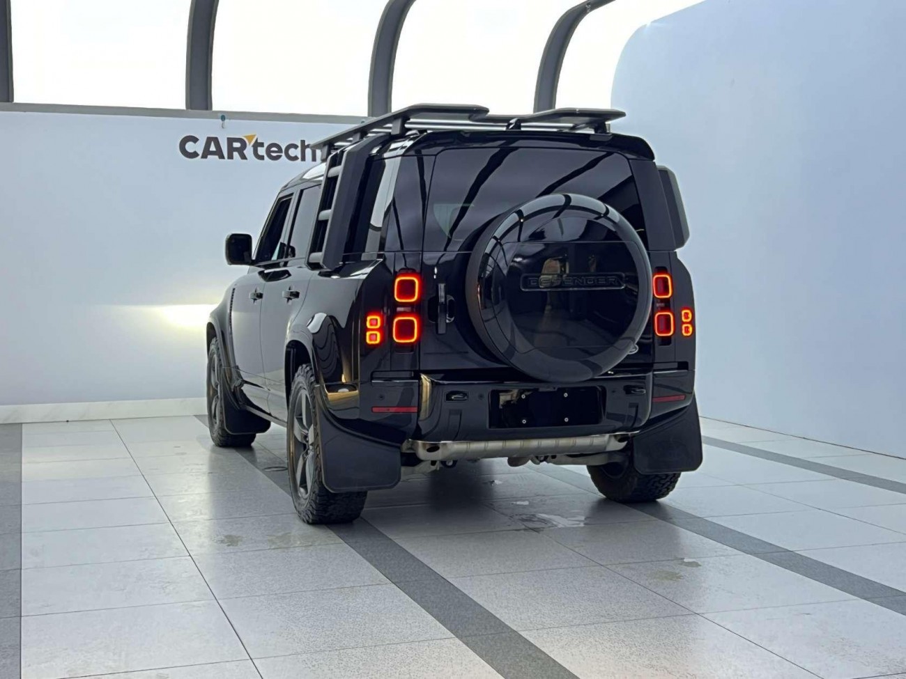 Land Rover Defender 2024