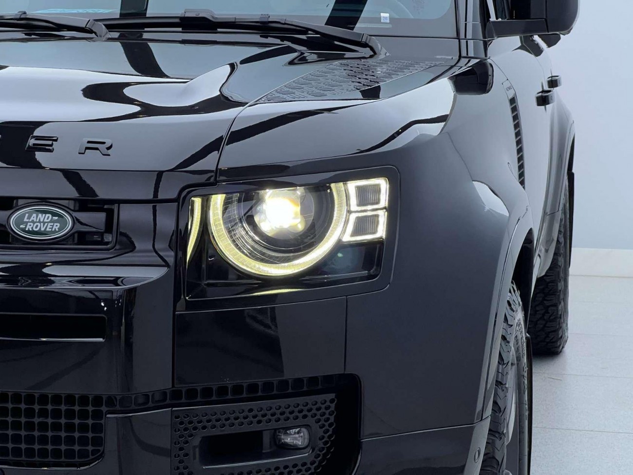 Land Rover Defender 2024
