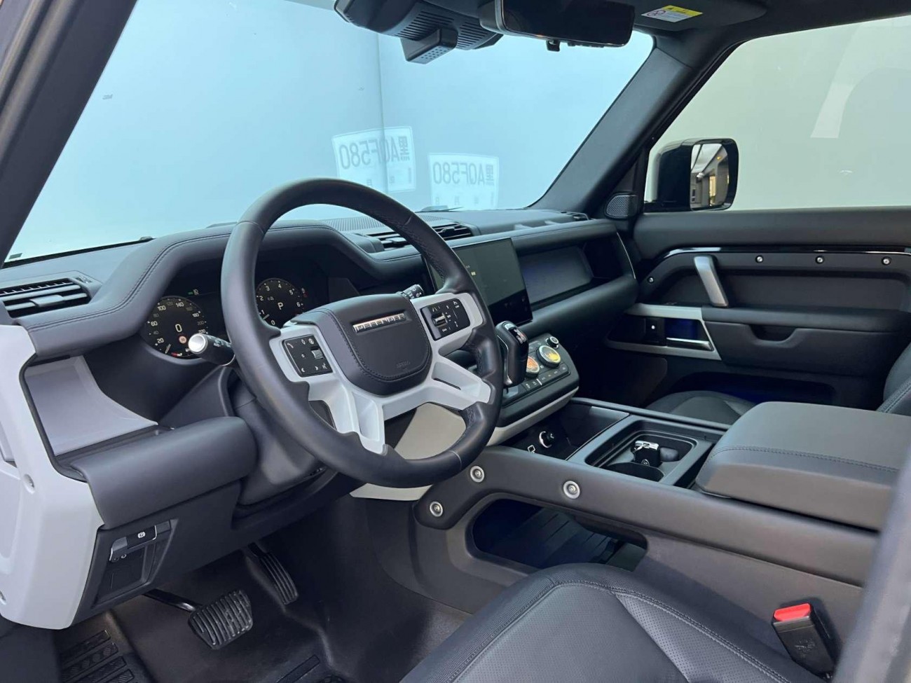 Land Rover Defender 2024