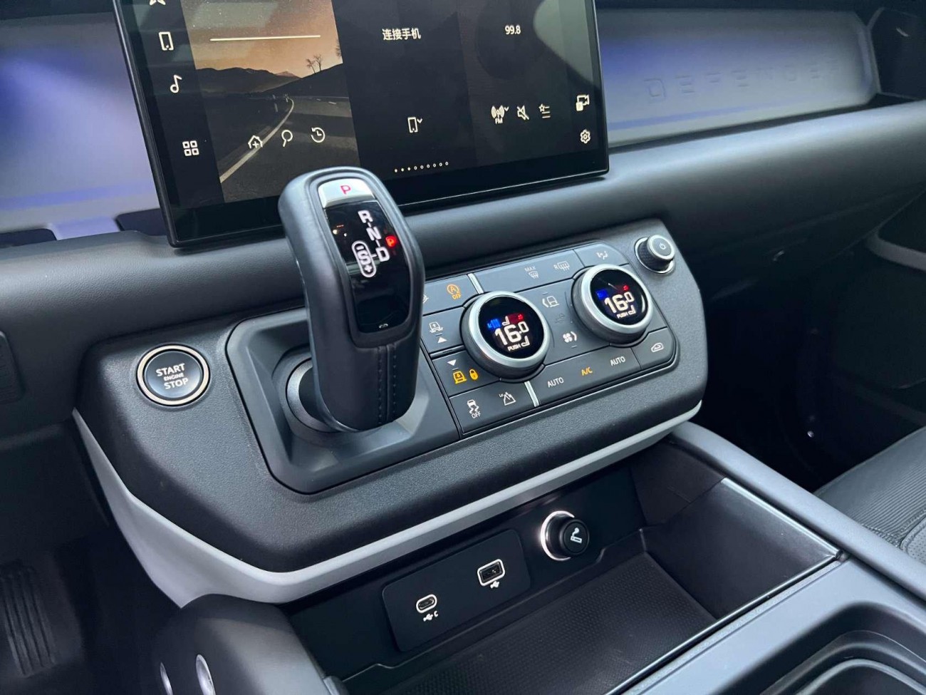 Land Rover Defender 2024