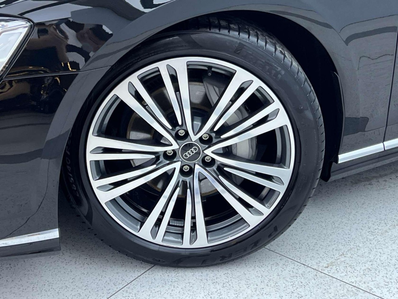 Audi A8L 45 TFSI 2025