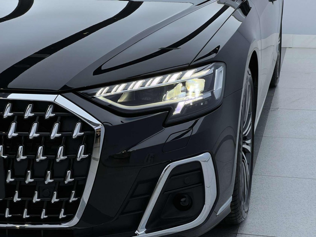 Audi A8L 45 TFSI 2025