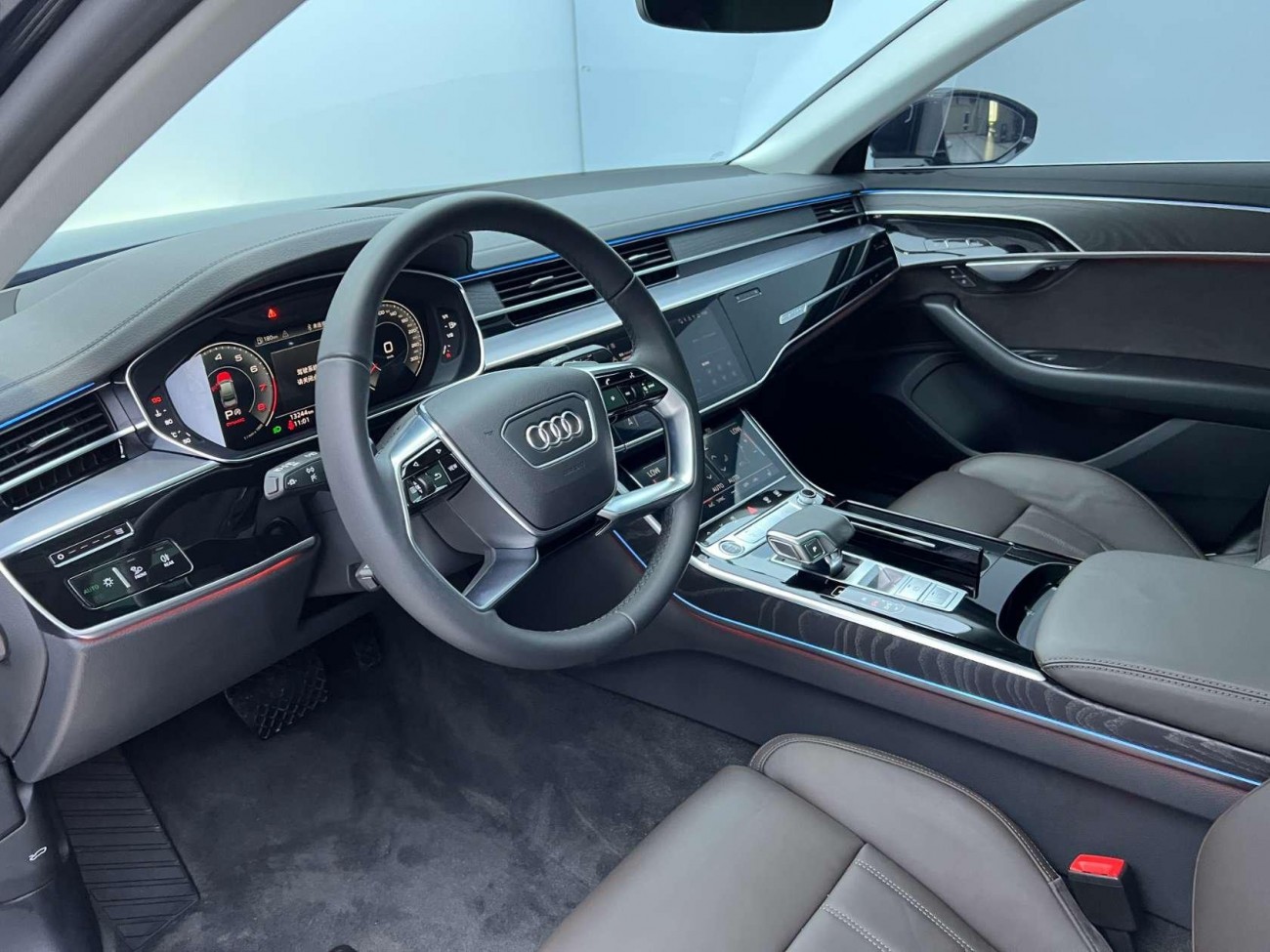Audi A8L 45 TFSI 2025