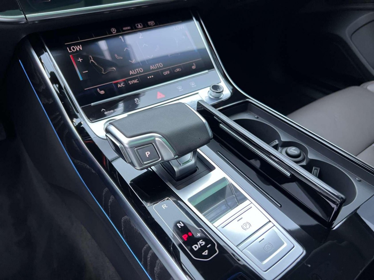 Audi A8L 45 TFSI 2025