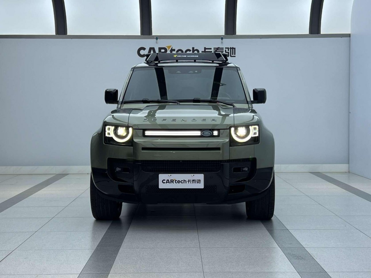 Land Rover Defender 2025
