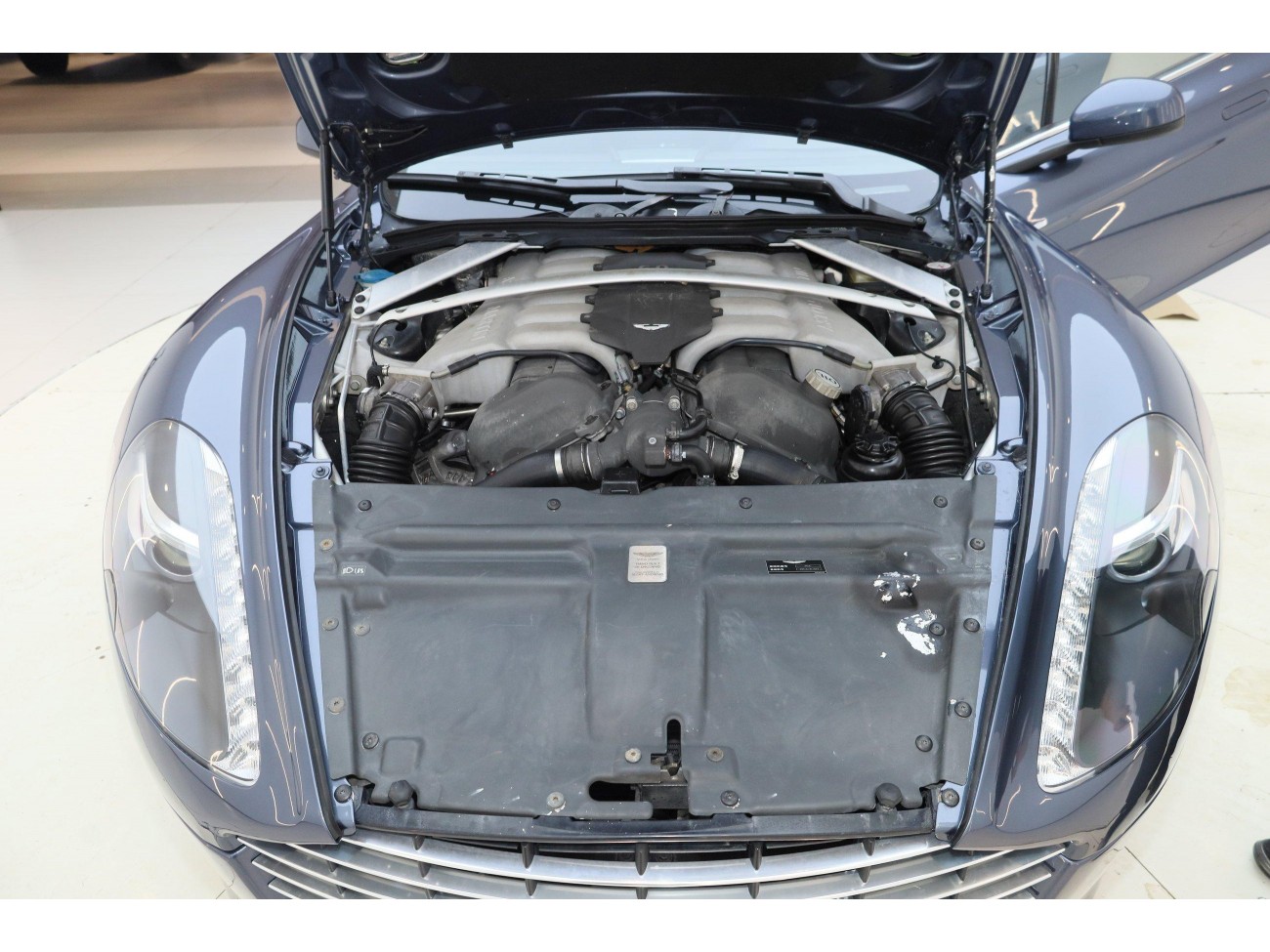 Aston Martin Rapide 2013