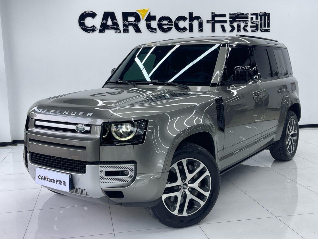 Land Rover Defender 2024