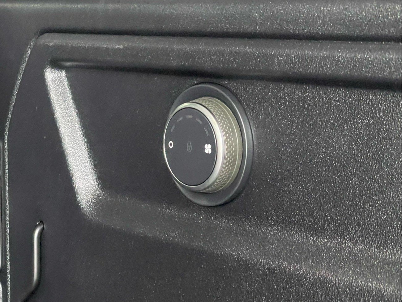 Land Rover Defender 2024