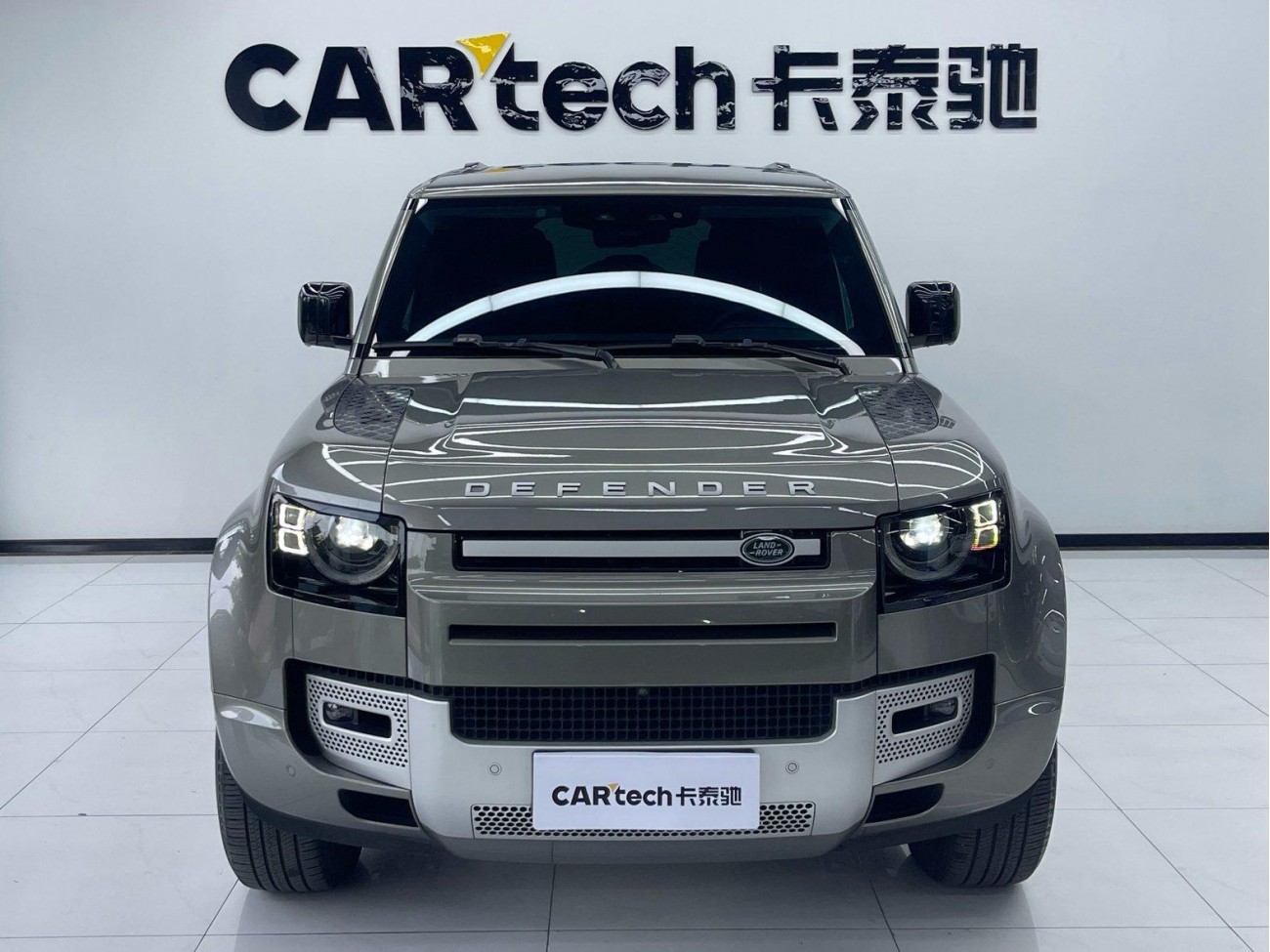 Land Rover Defender 2024