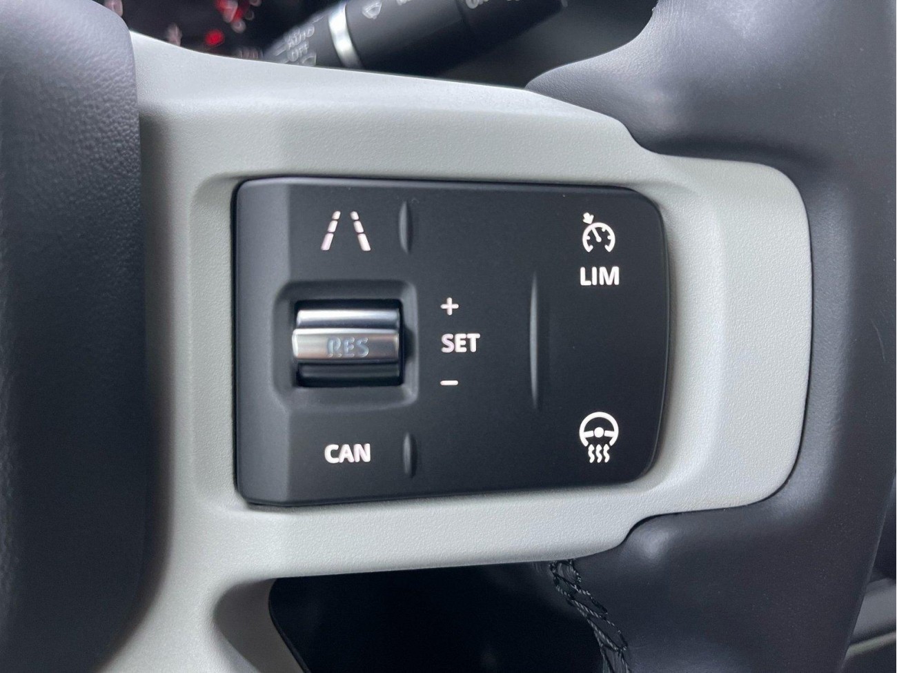 Land Rover Defender 2024