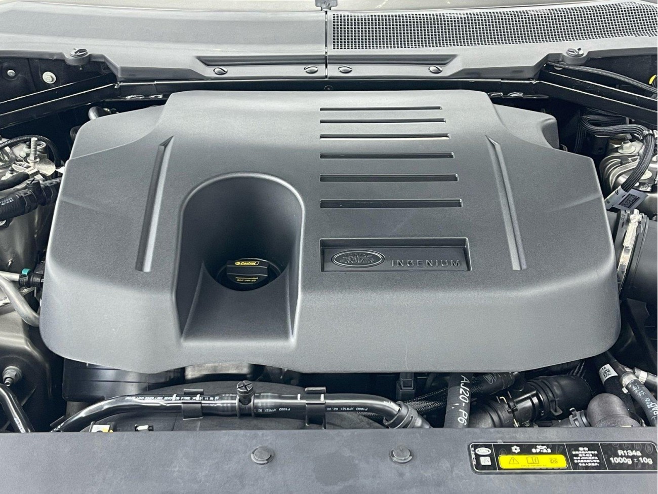 Land Rover Defender 2024
