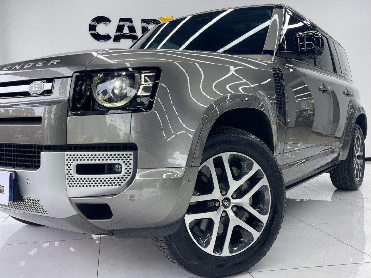 Land Rover Defender 2024