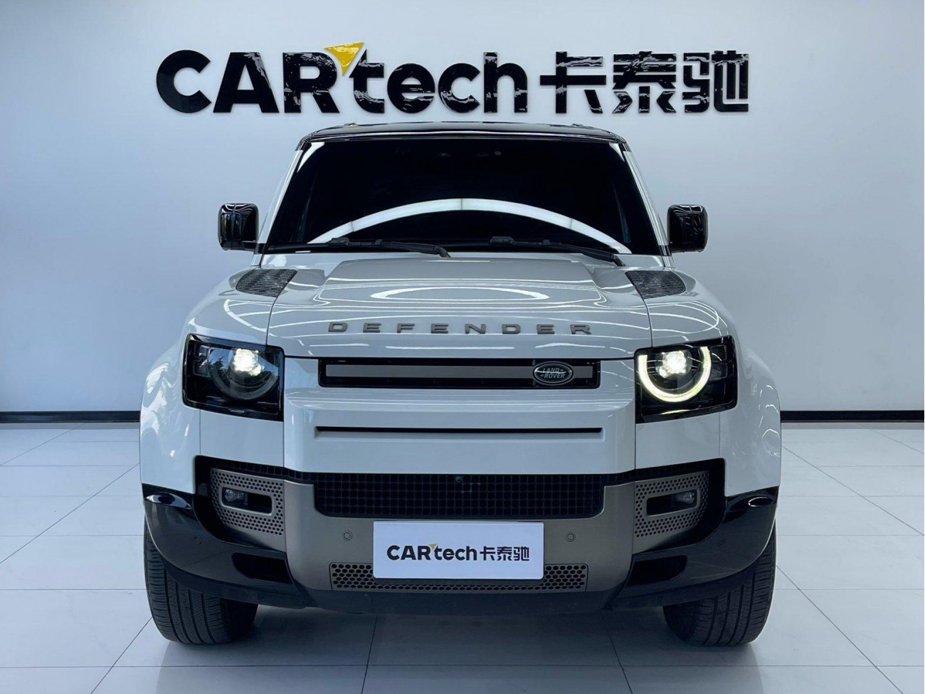 Land Rover Defender 2024