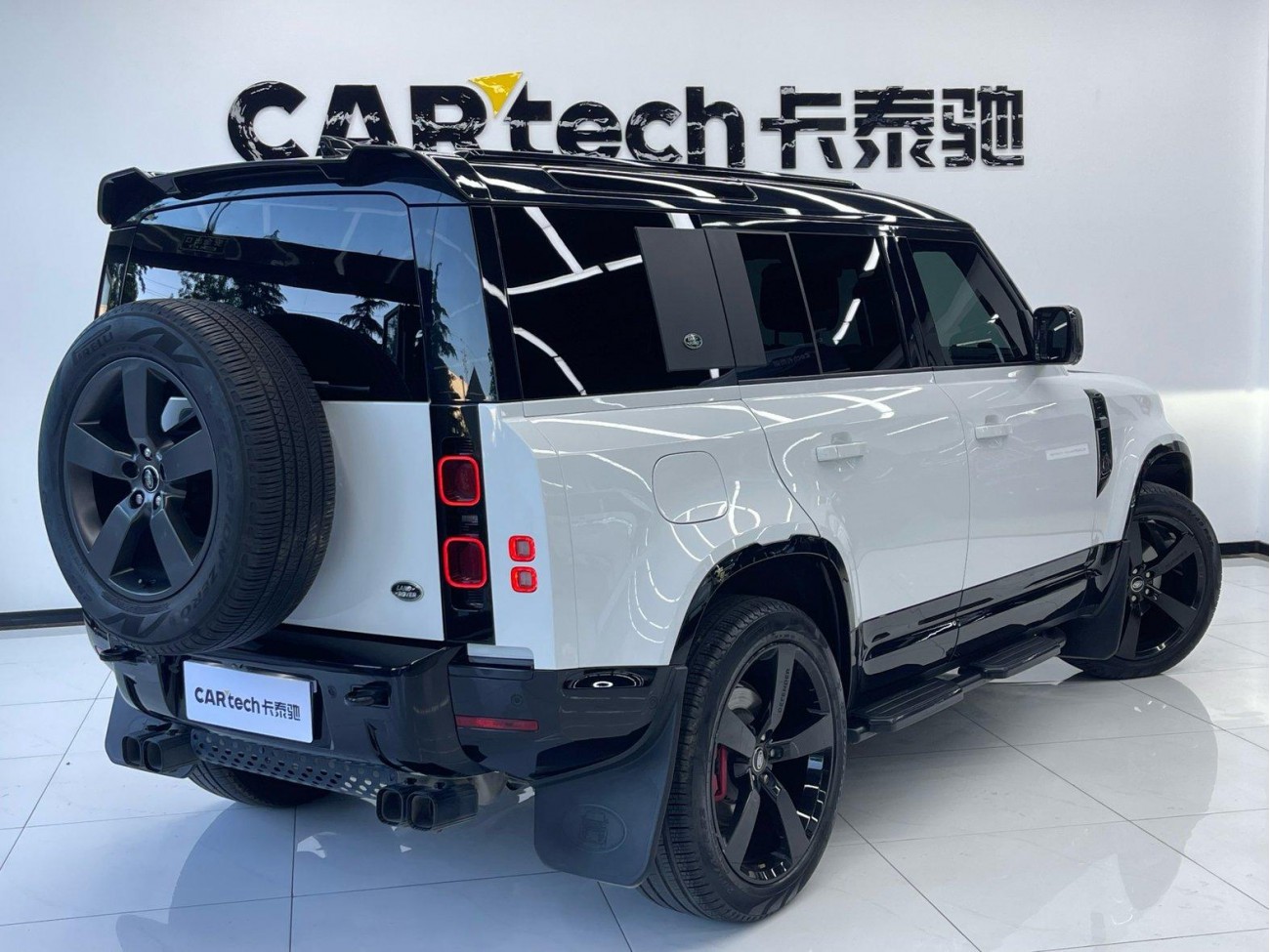 Land Rover Defender 2024