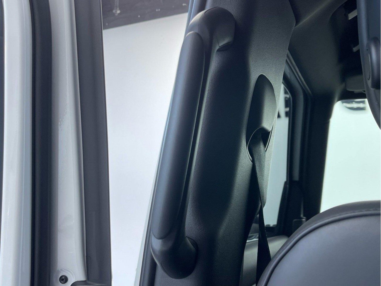 Land Rover Defender 2024