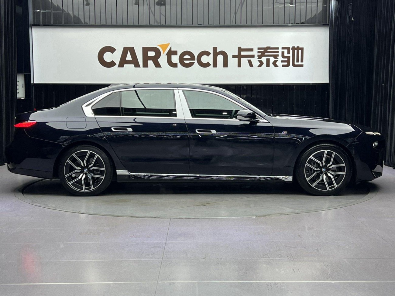 BMW 735Li 2025