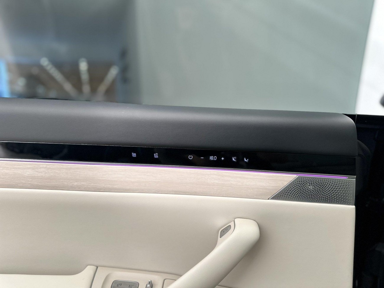 Luxeed R7 2025