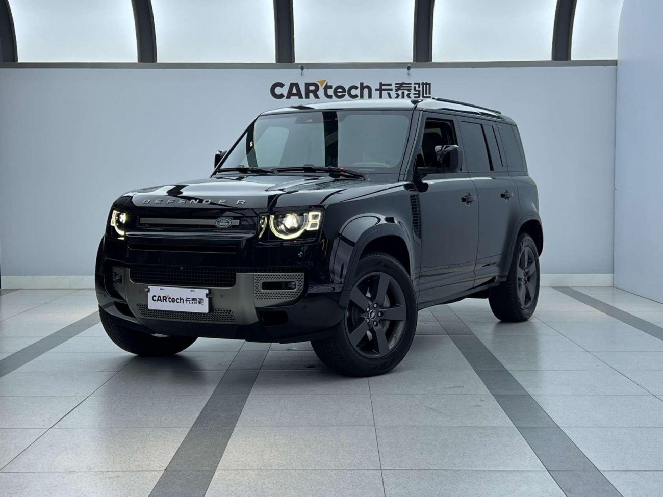 Land Rover Defender 2025