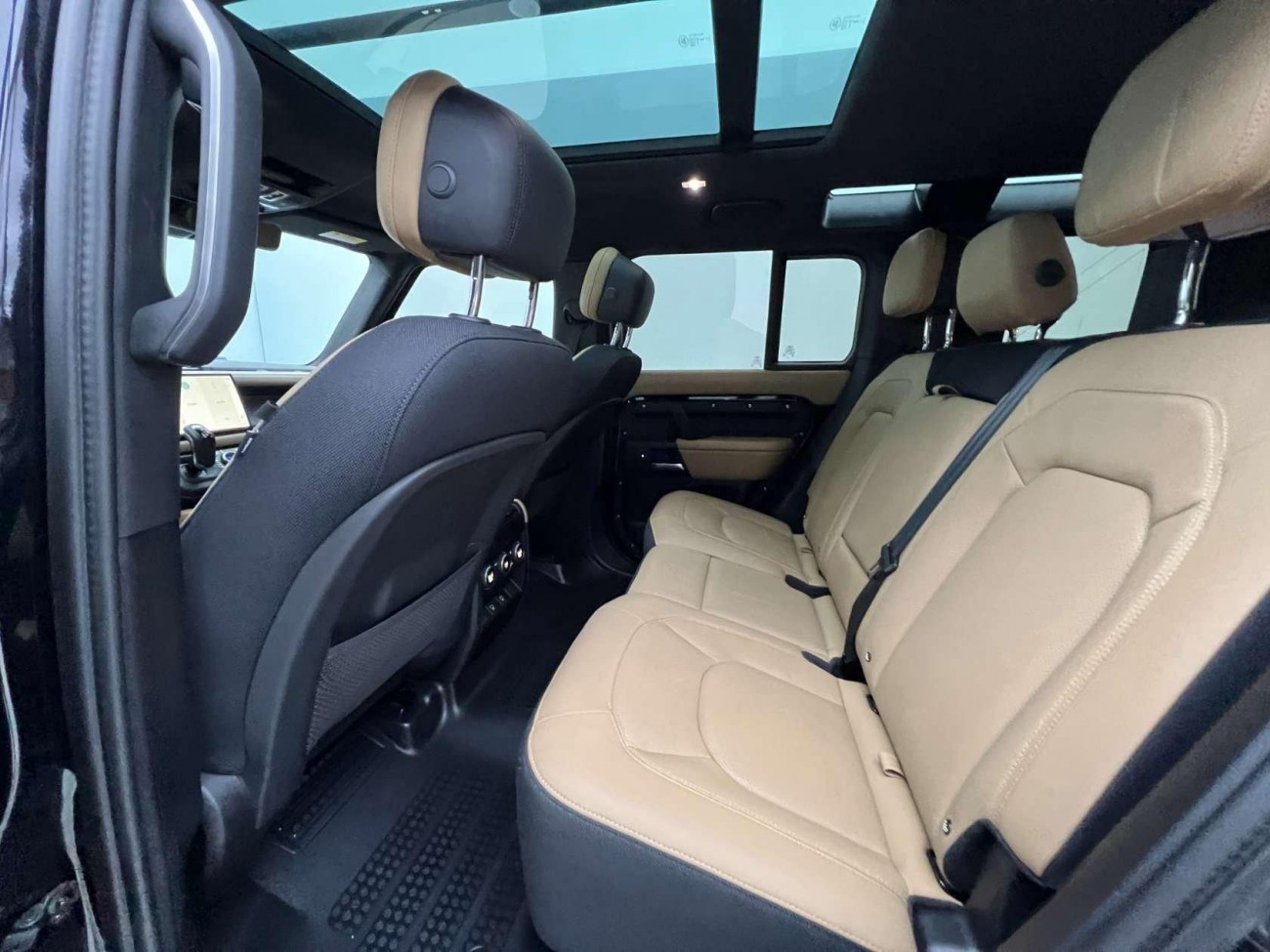Land Rover Defender 2025