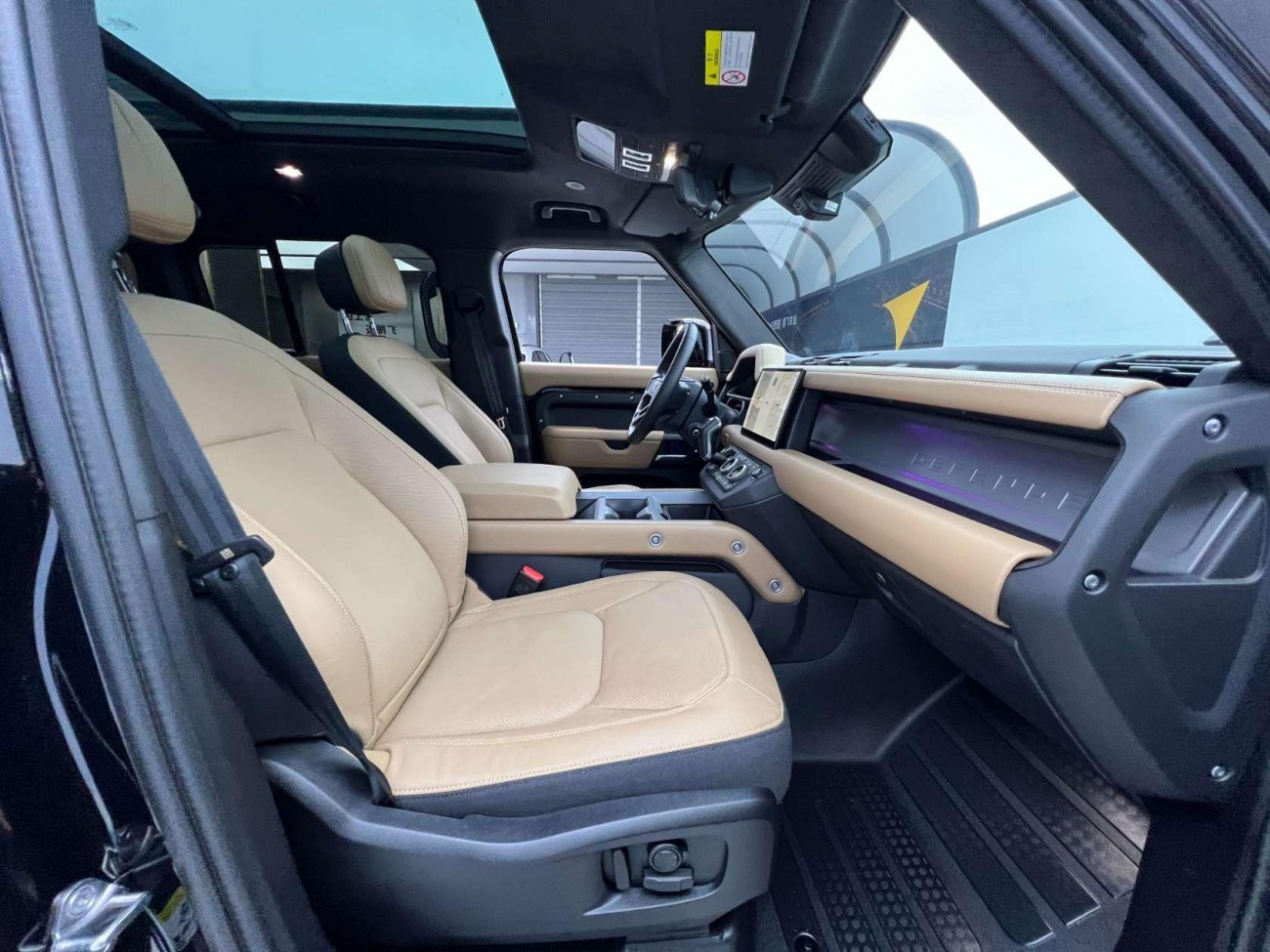 Land Rover Defender 2025