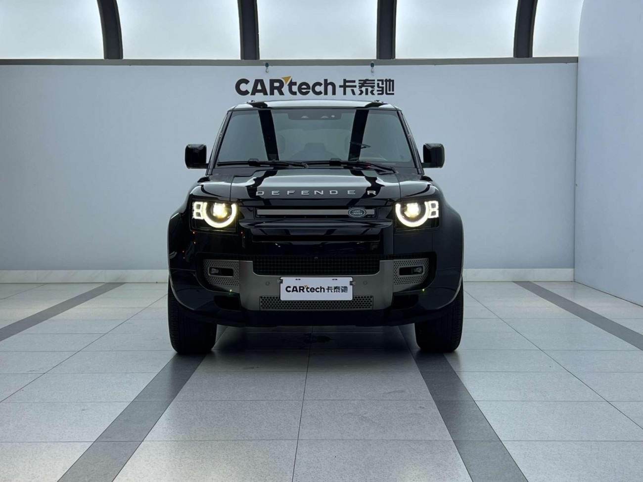 Land Rover Defender 2025
