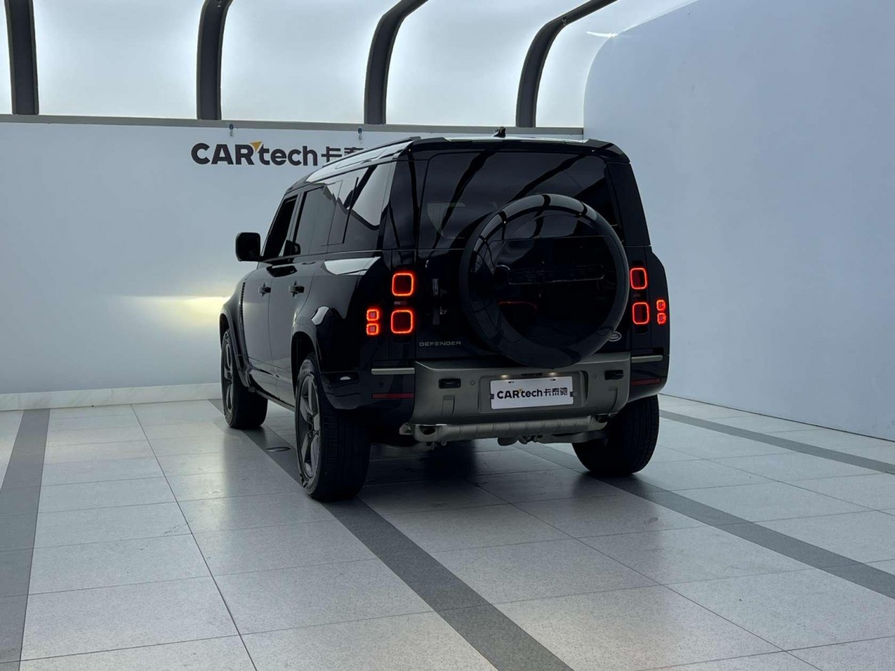 Land Rover Defender 2025
