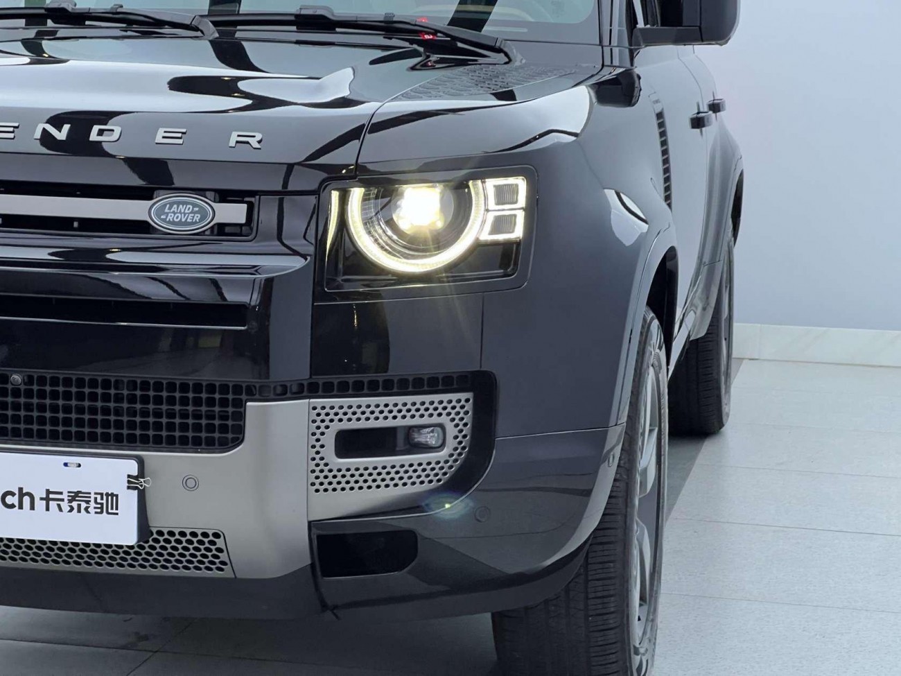 Land Rover Defender 2025