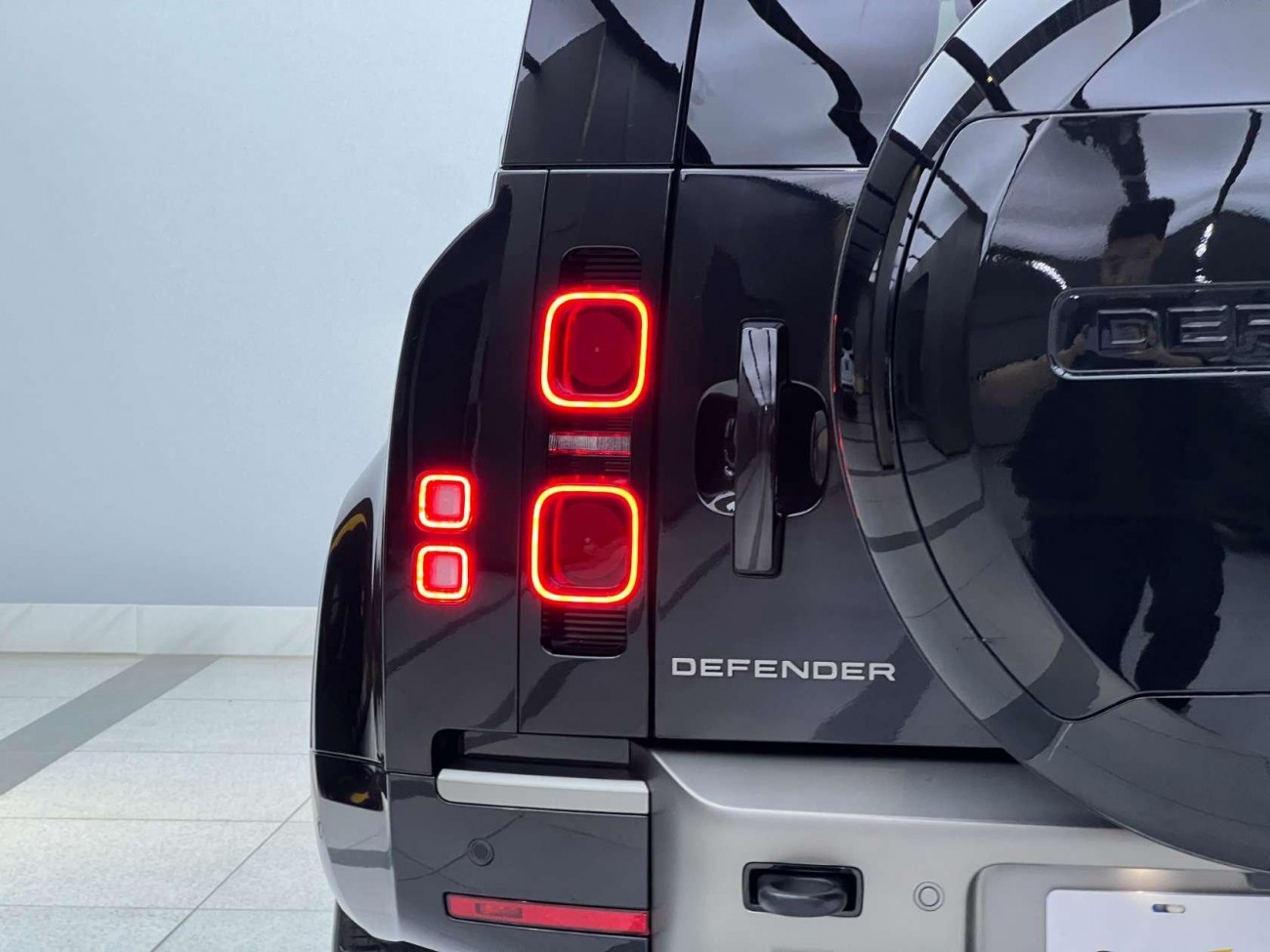 Land Rover Defender 2025