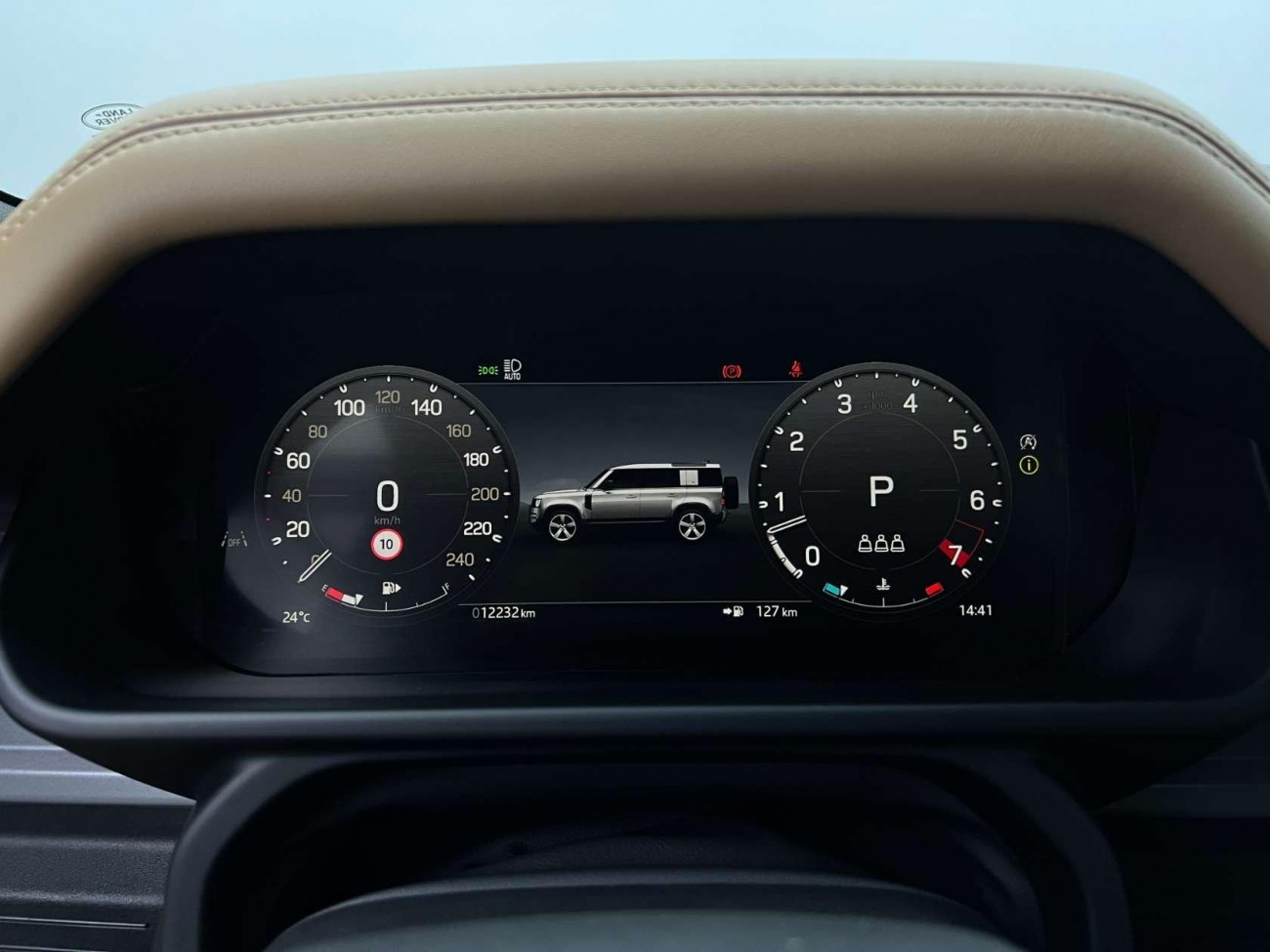 Land Rover Defender 2025