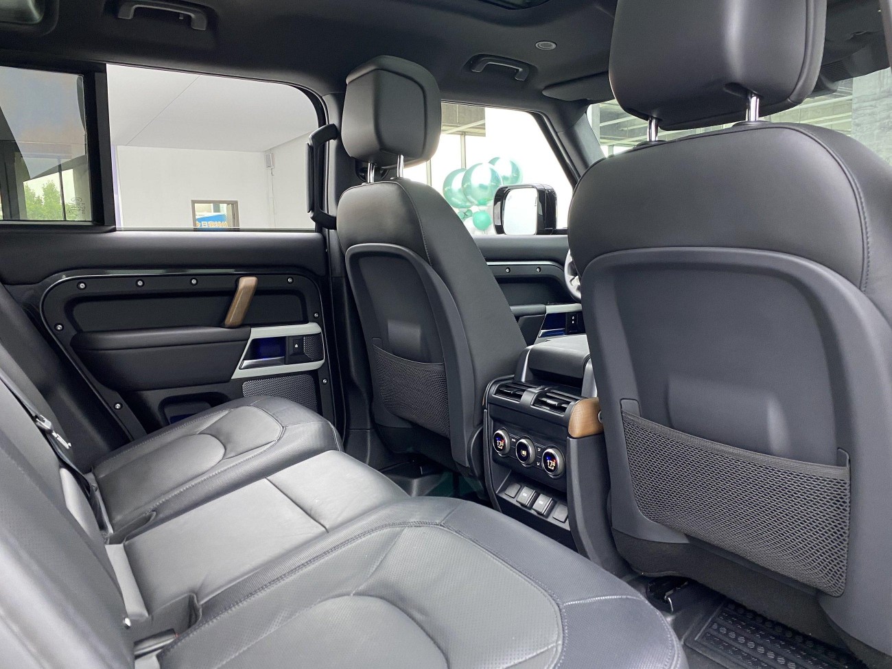 Land Rover Defender 2023