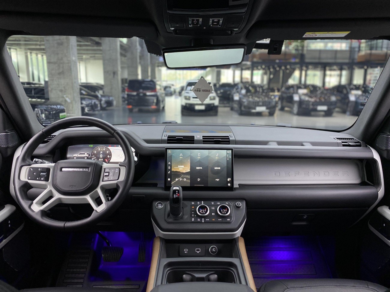 Land Rover Defender 2023
