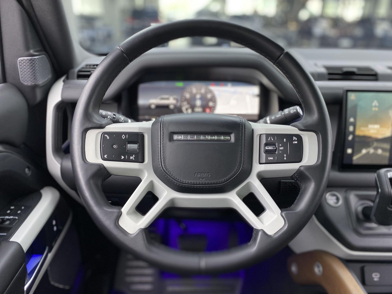 Land Rover Defender 2023