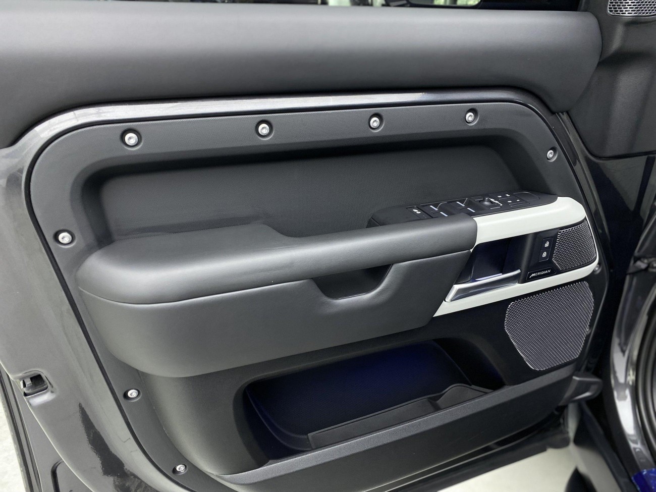 Land Rover Defender 2023