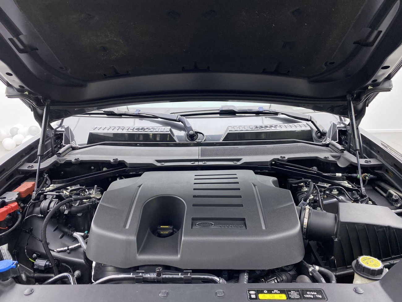 Land Rover Defender 2023