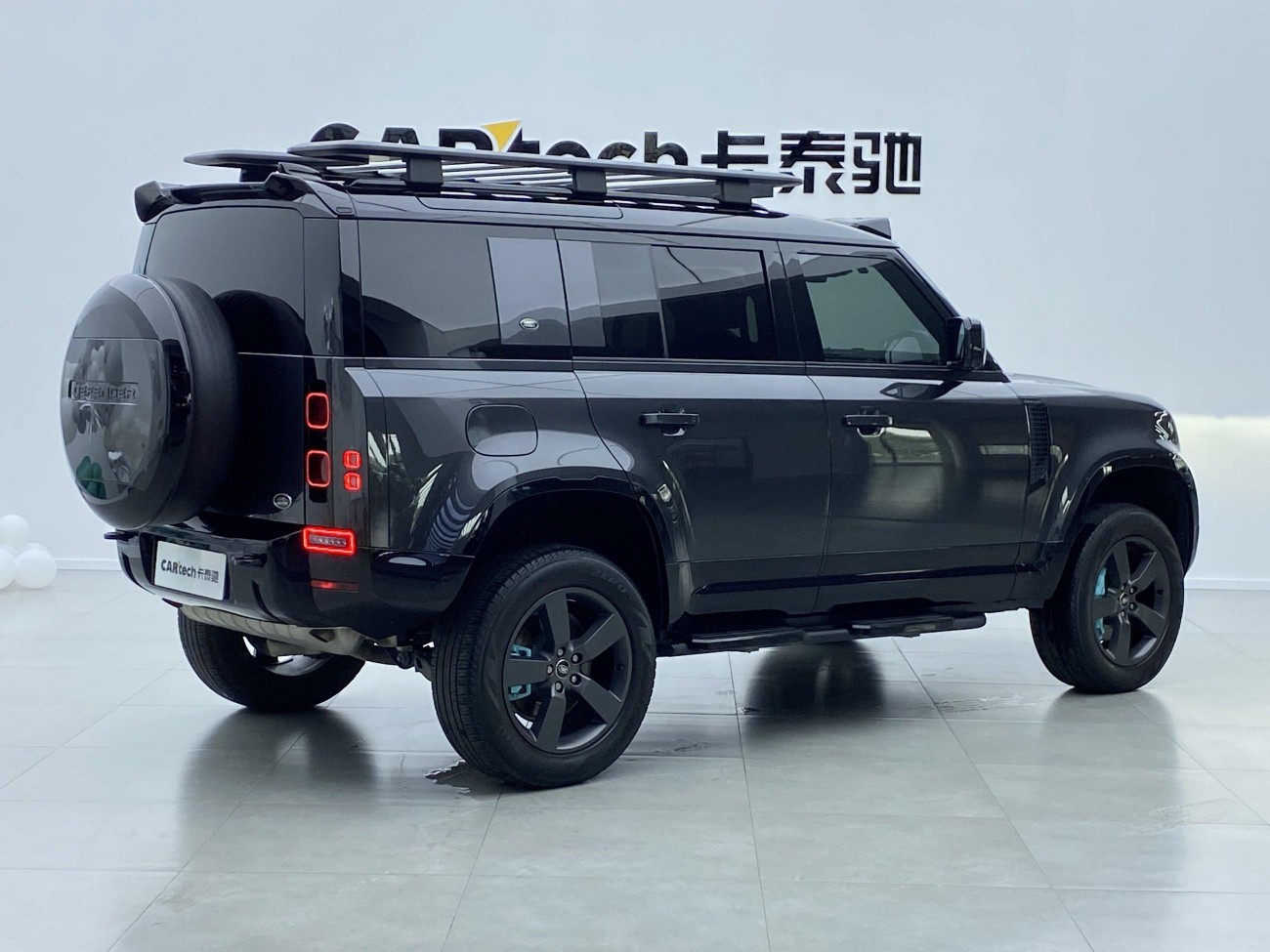 Land Rover Defender 2023