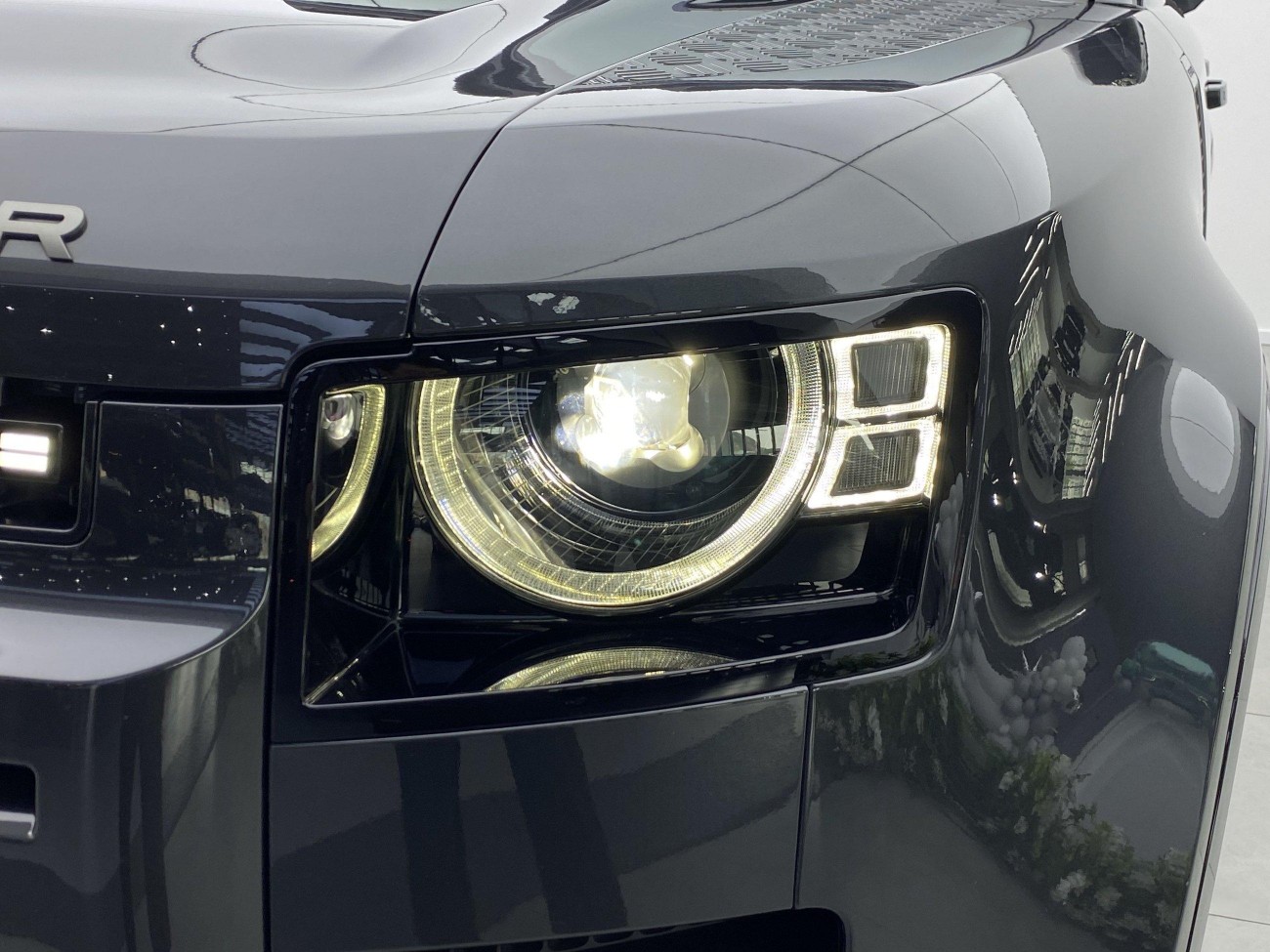 Land Rover Defender 2023