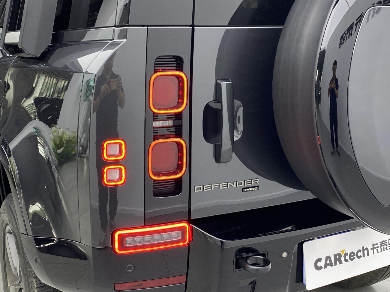 Land Rover Defender 2023