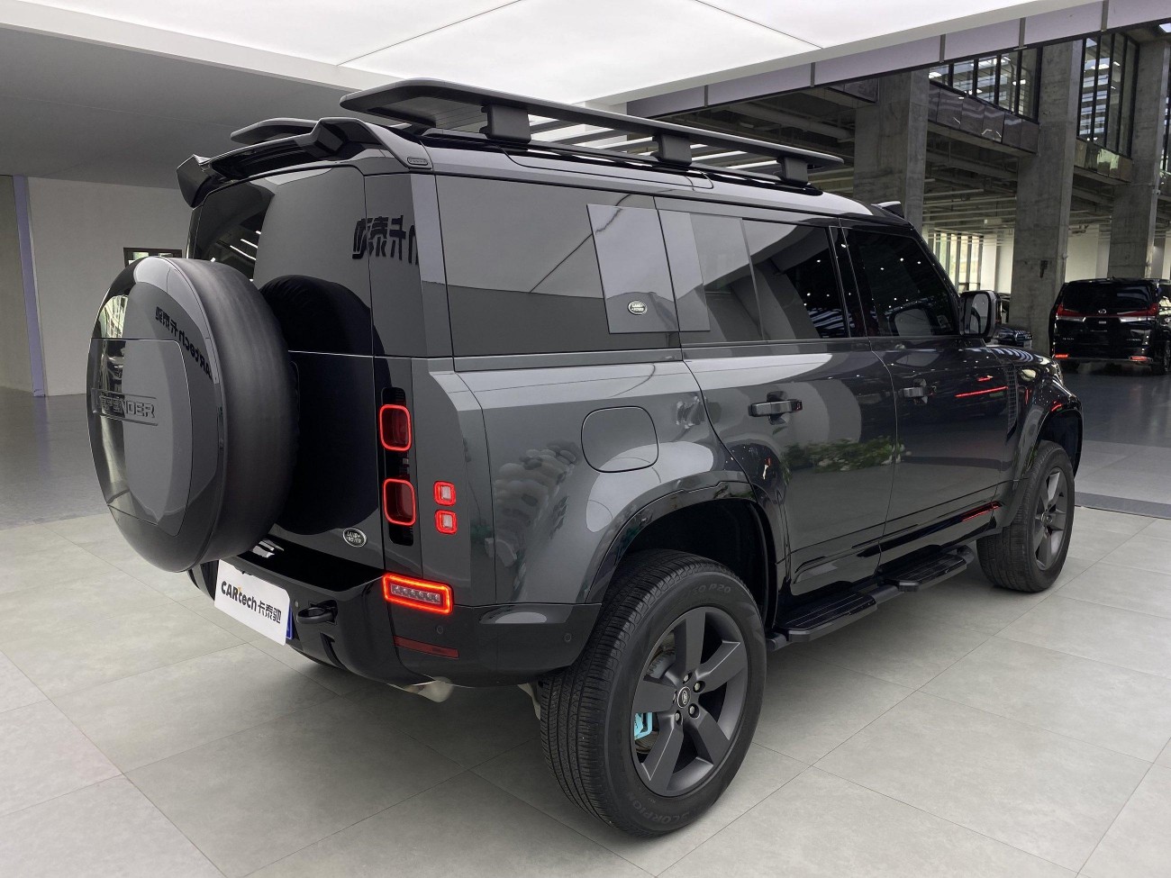 Land Rover Defender 2023