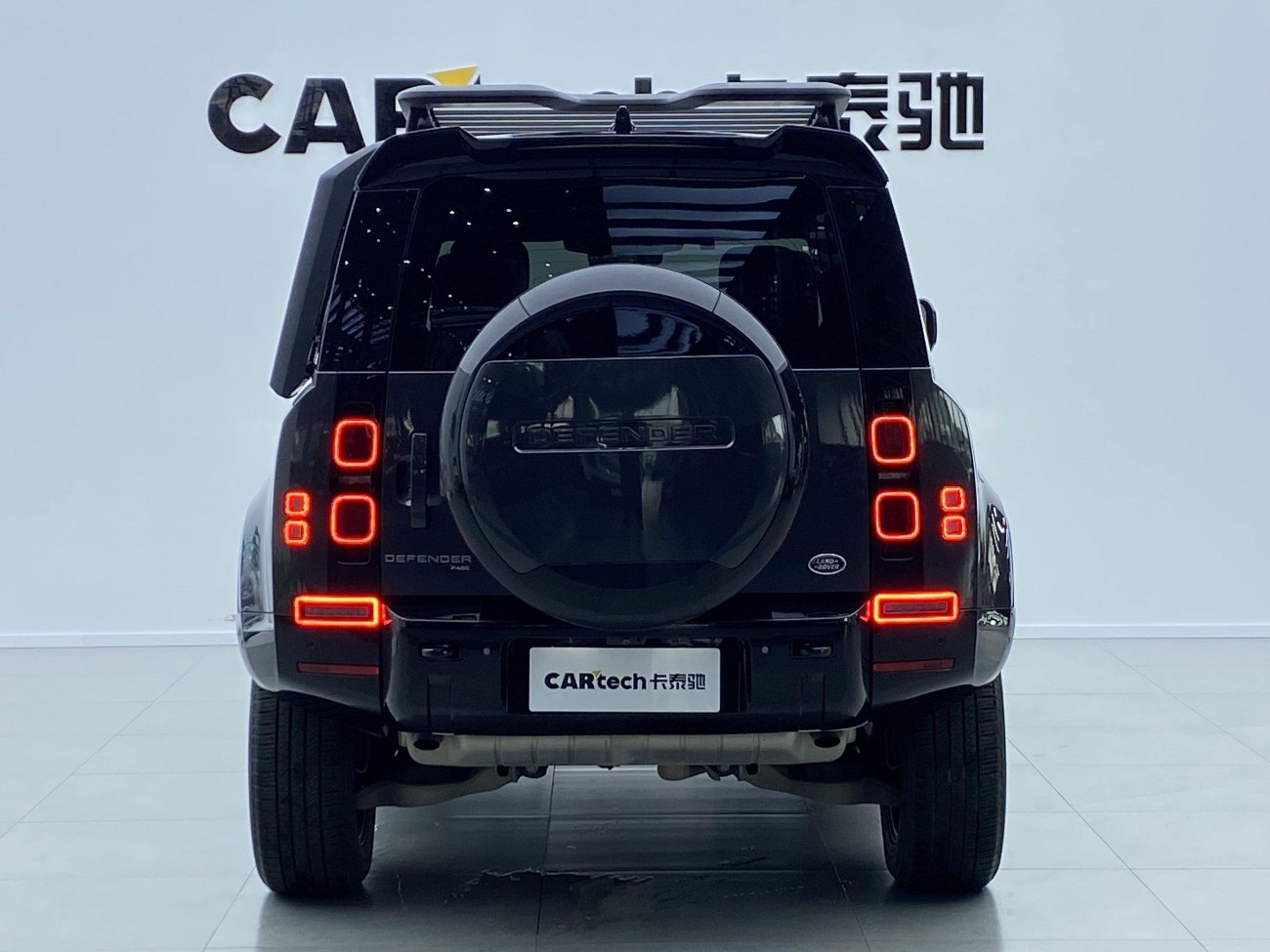 Land Rover Defender 2023