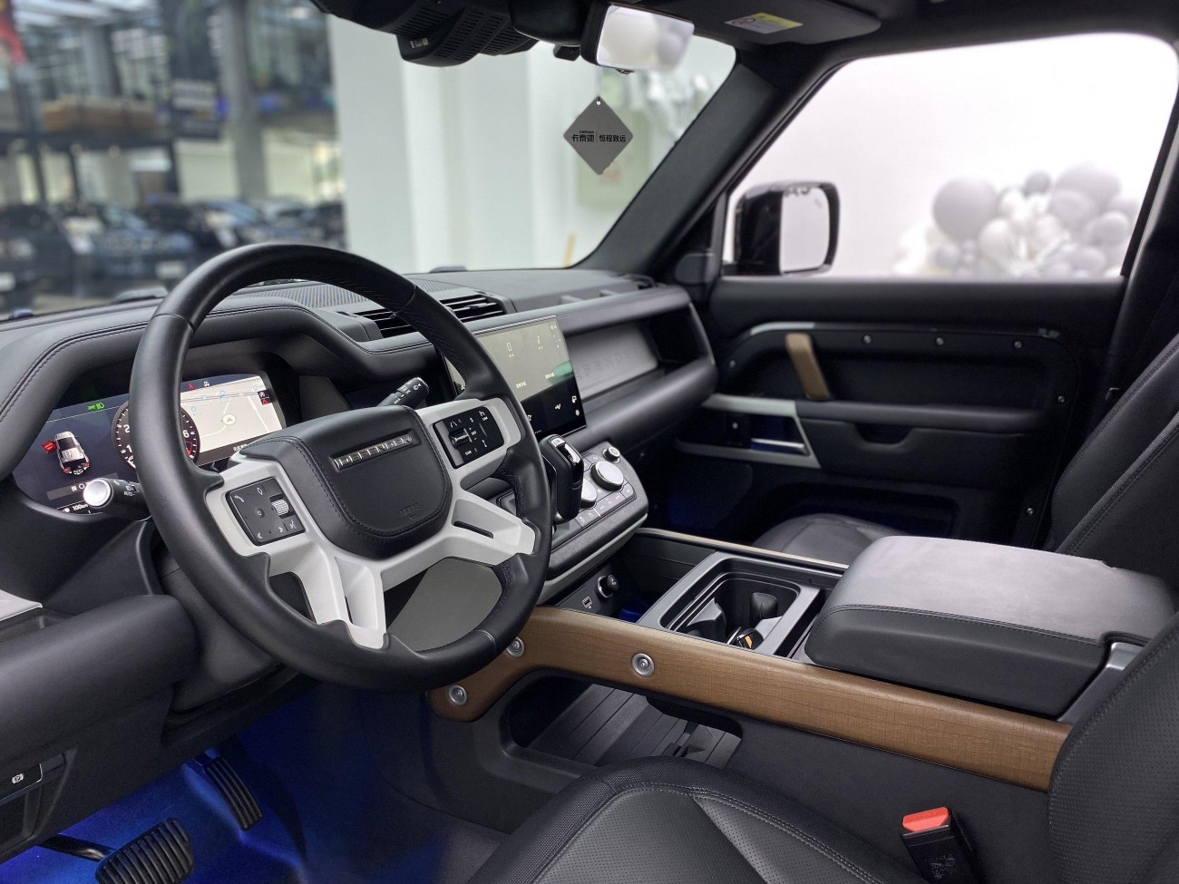Land Rover Defender 2023
