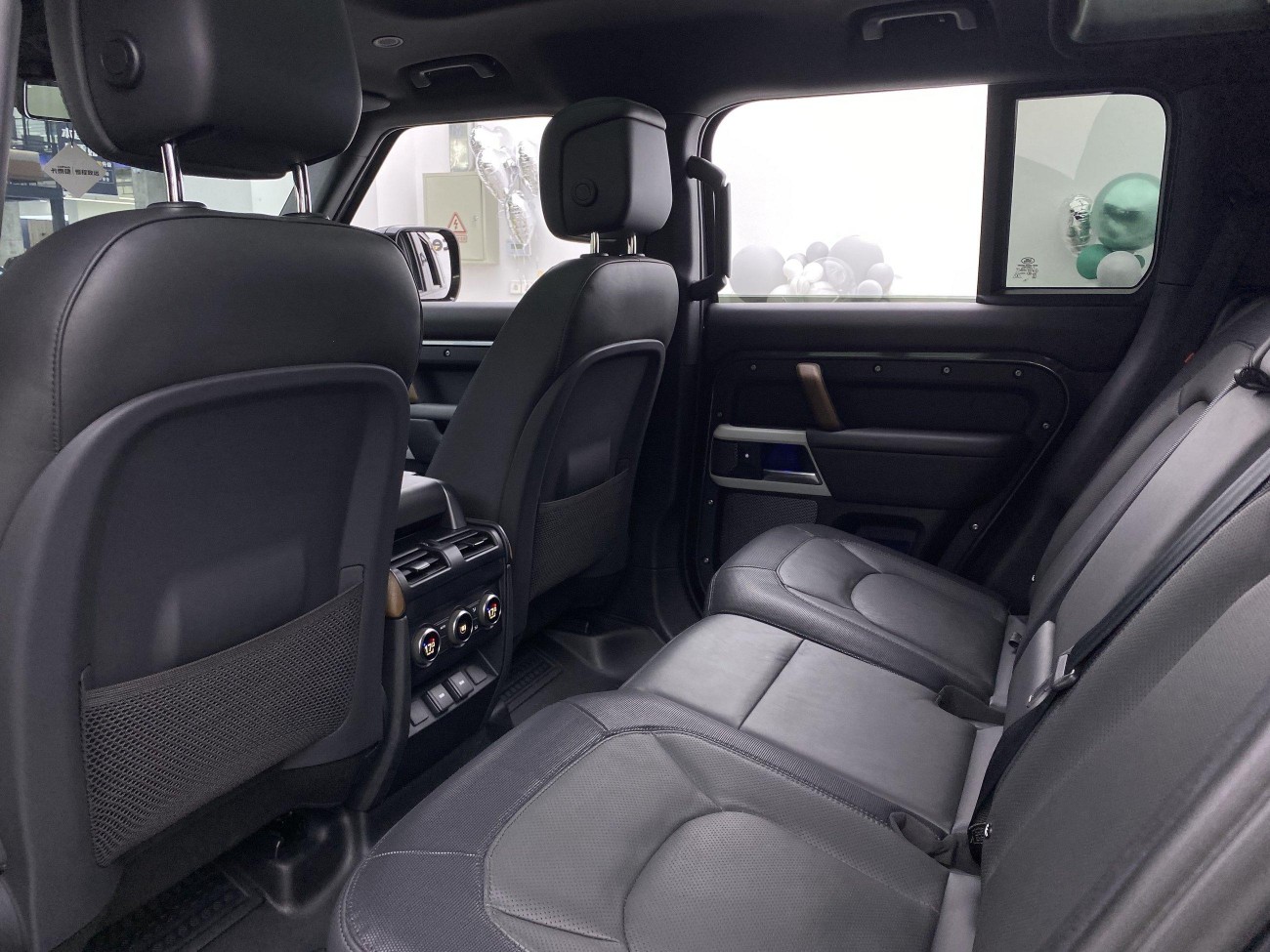 Land Rover Defender 2023