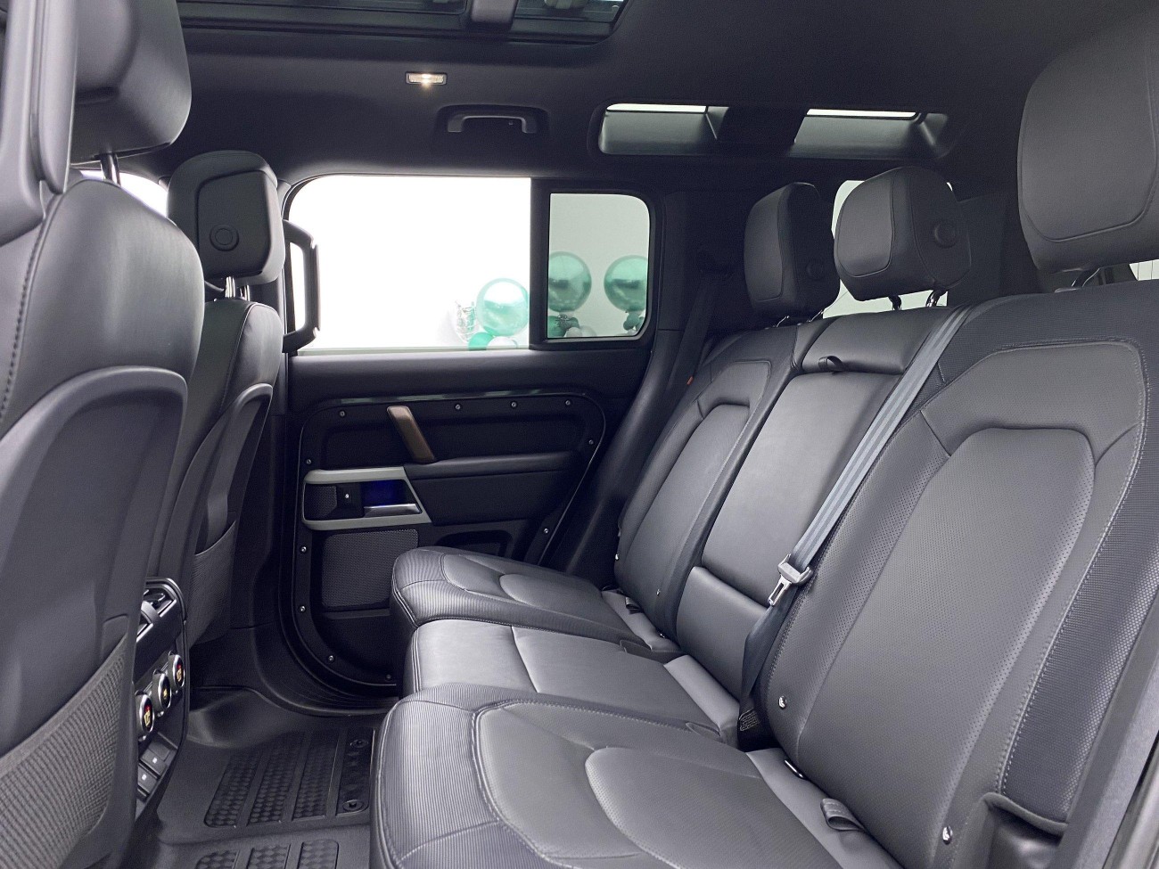 Land Rover Defender 2023